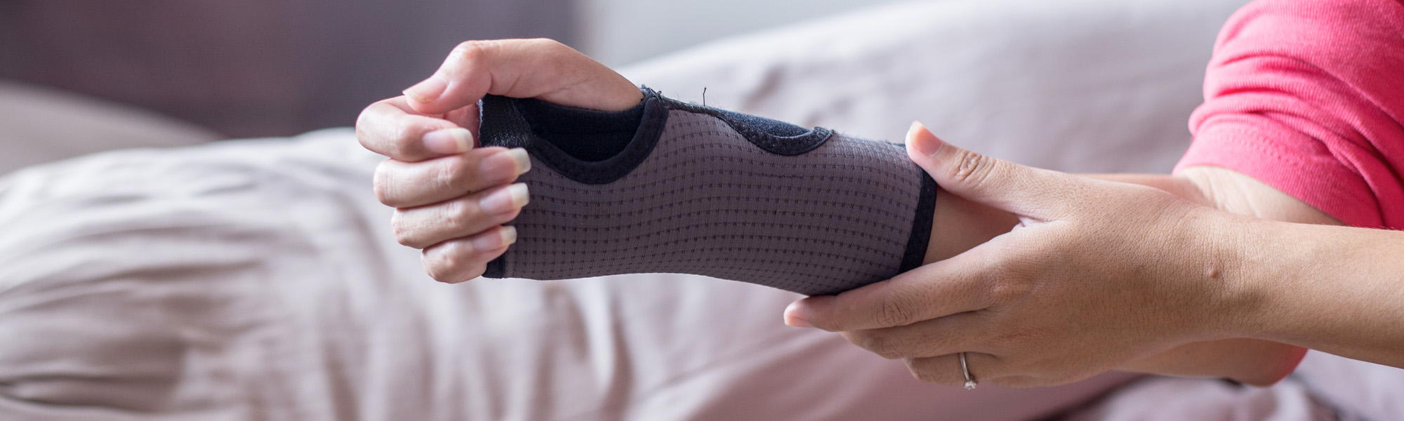Elastic wrist support on hand to relieve pain